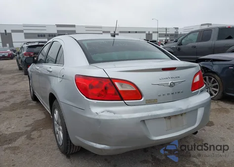 2010 Chrysler Sebring Touring z USA, uszkodzony, nr VIN 1C3CC4FB7AN100335